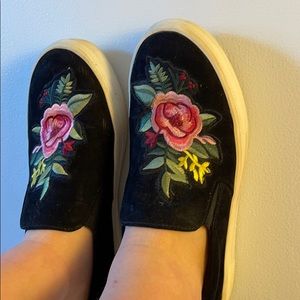 Steve Madden Slide on Flower Shoes